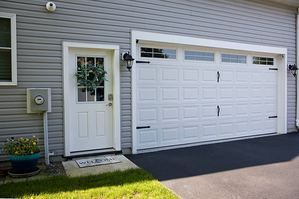 24/7 Emergency Garage Door Panel Replacement experts in Earlville, IL